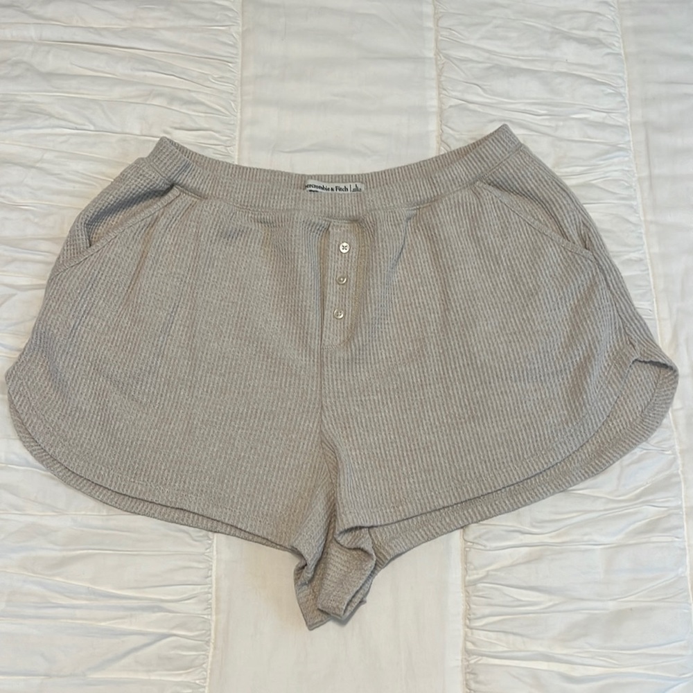 Abercrombie & Fitch oatmeal colored waffle knit shorts
